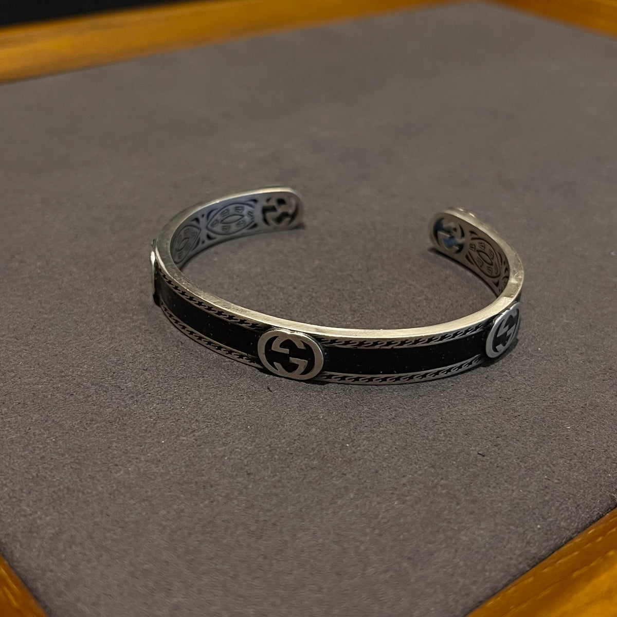 Gucci Interlocking G Enamel Woven Antiqued Bangle - album image 5