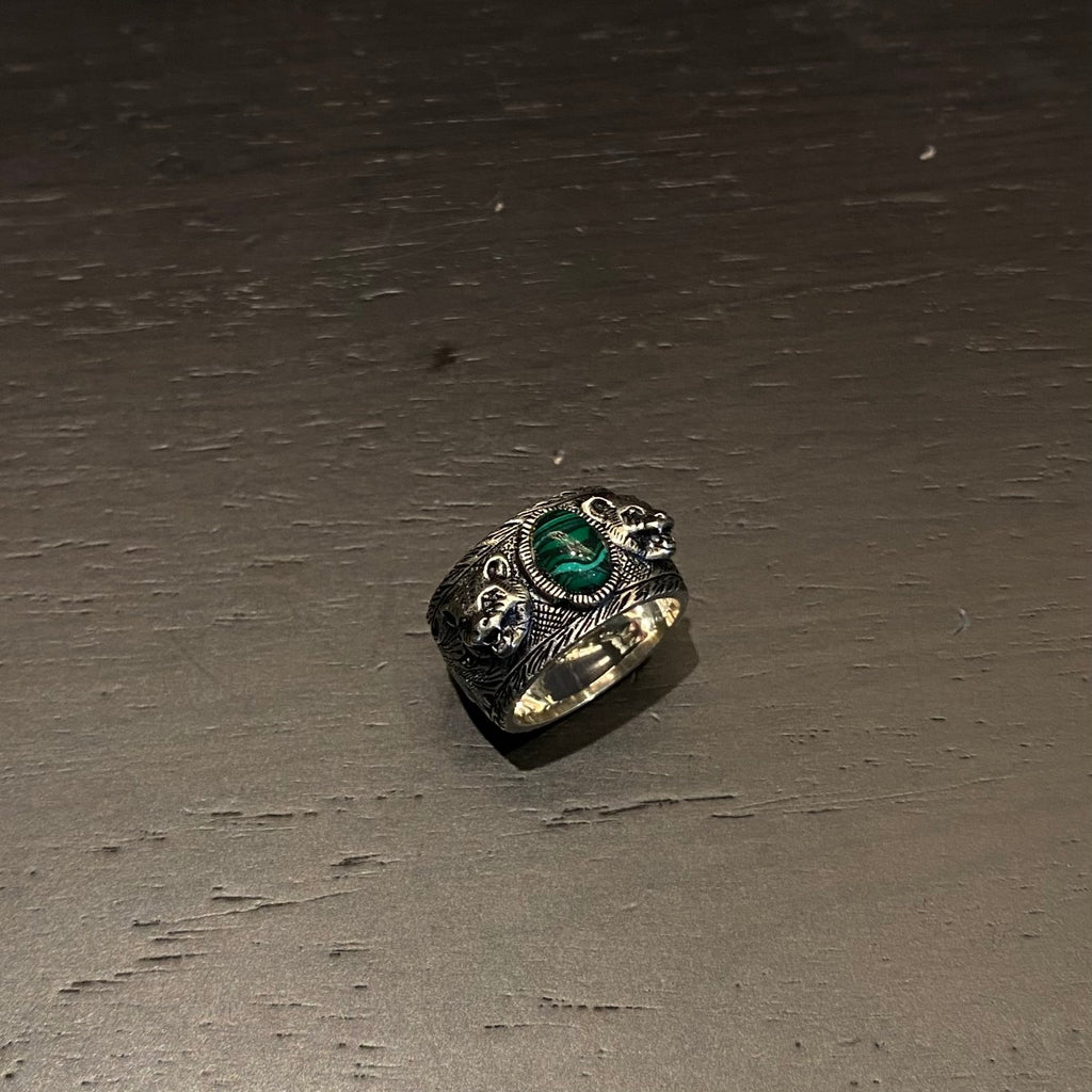 Gucci Dark Silver-Tone Tiger Head Ring with Green Center - album image 4