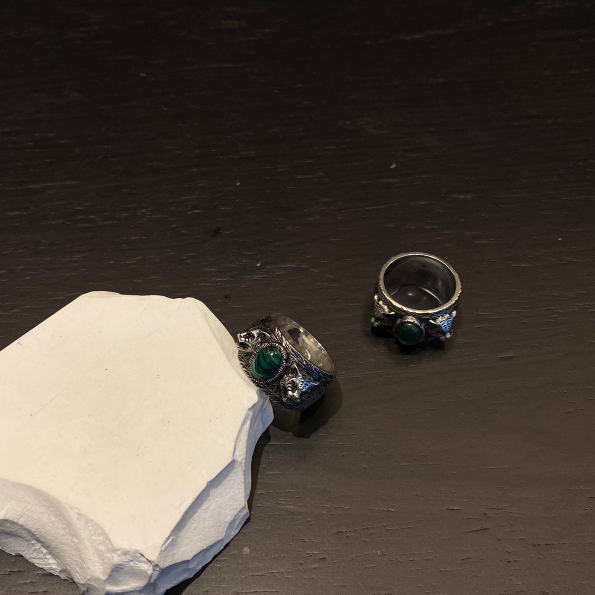 Gucci Dark Silver-Tone Tiger Head Ring with Green Center - album image 6
