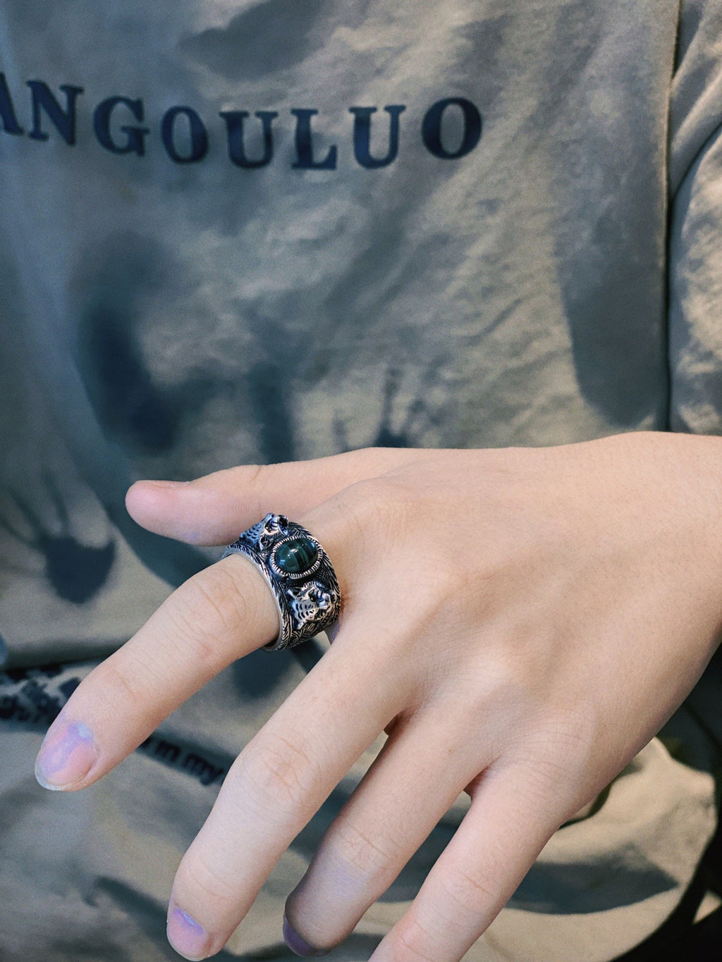 Gucci Dark Silver-Tone Tiger Head Ring with Green Center - album image 9