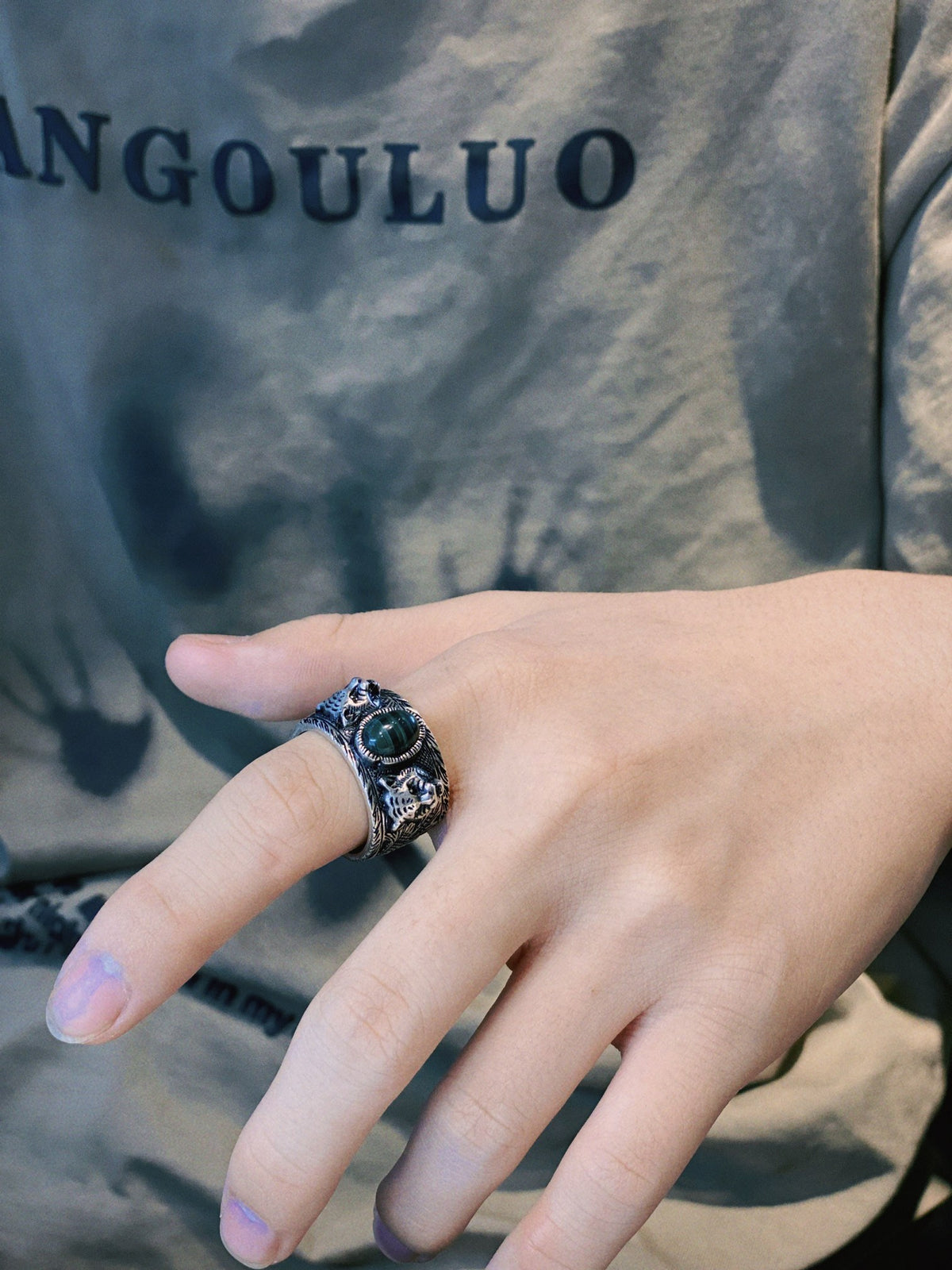 Gucci Dark Silver-Tone Tiger Head Ring with Green Center - album image 9