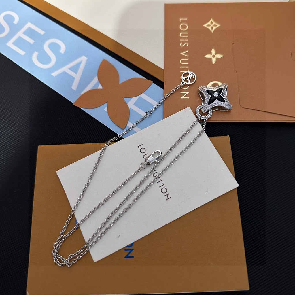 Louis Vuitton Double Flower Pendant Necklace - album image 4