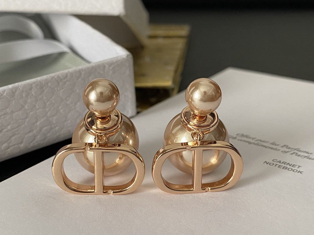 Dior Petite Sculpted Bow Stud Earrings - product image 2