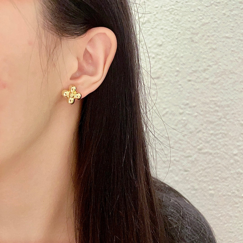 Louis Vuitton Pearl Monogram Stud Earrings - album image 3