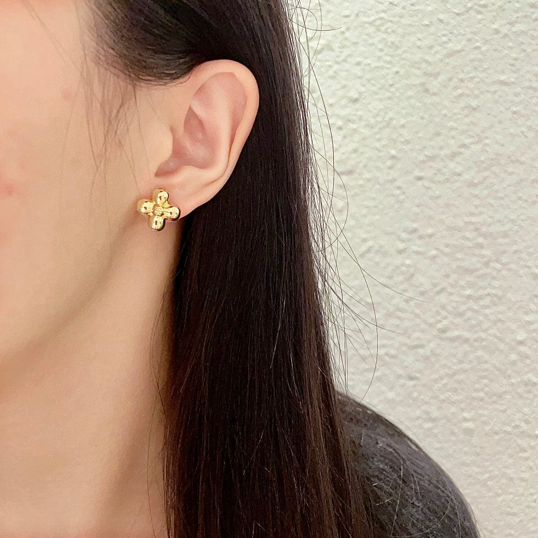 Louis Vuitton Pearl Monogram Stud Earrings - album image 3