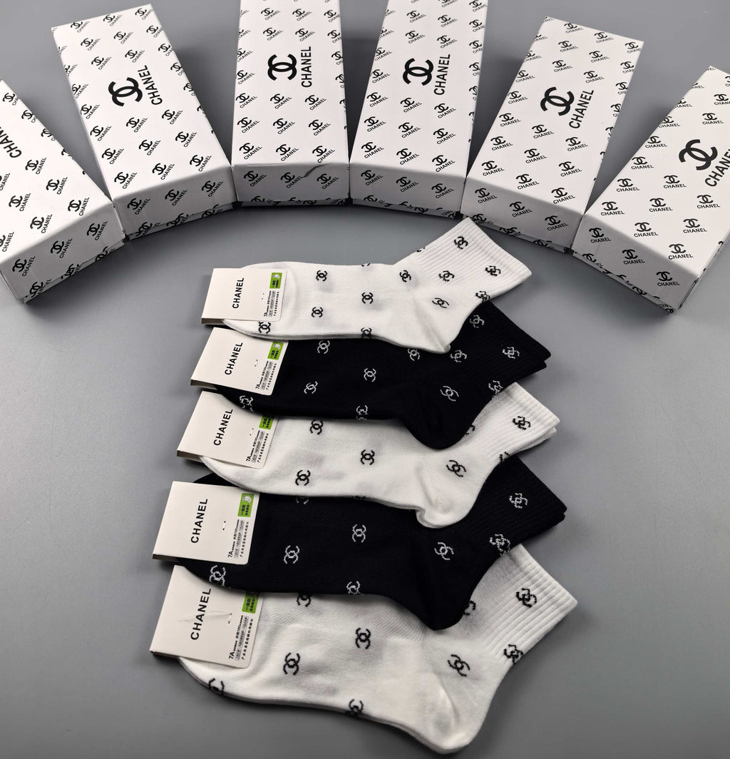Chanel repeated small emblem crew socks - view 2