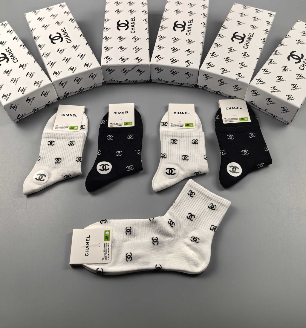 Chanel repeated small emblem crew socks - view 3