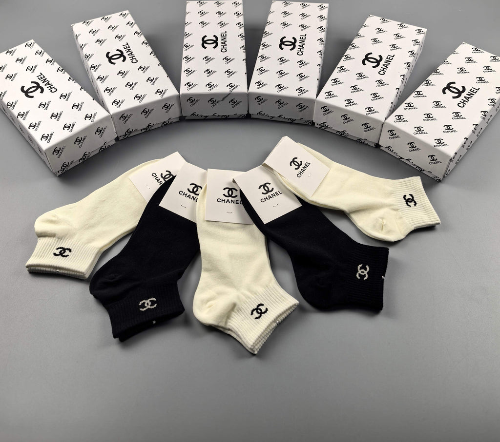 Chanel small emblem low cuff ankle socks - view 5