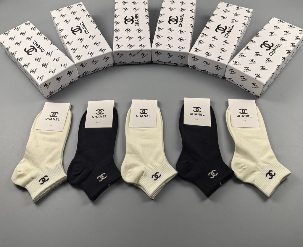 Chanel small emblem low cuff ankle socks - view 6