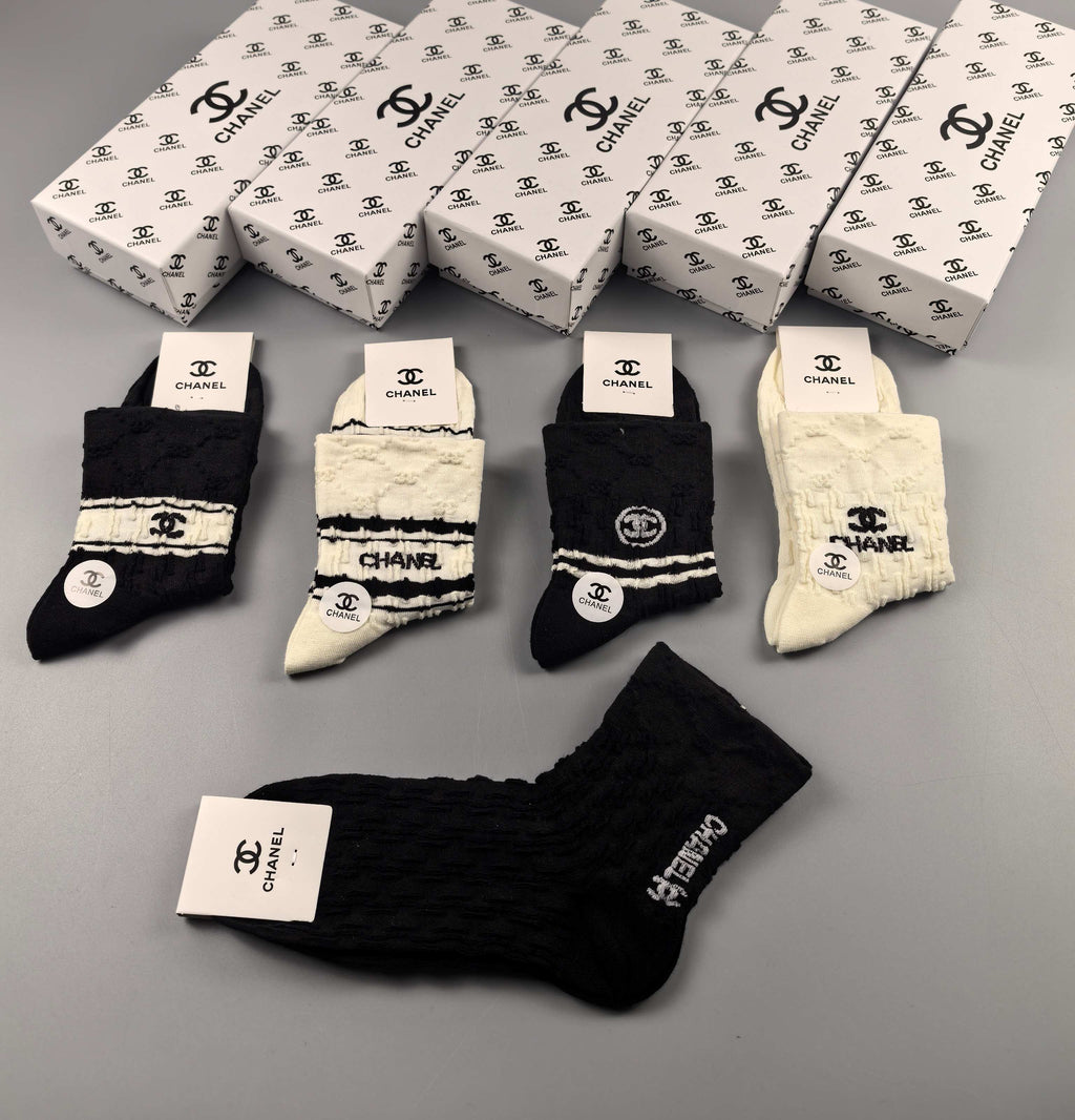 Chanel cable knit mixed stripes crew socks - view 3