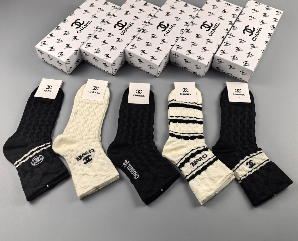 Chanel cable knit mixed stripes crew socks - view 9