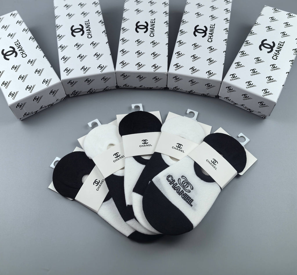 Chanel low cut large emblem ankle socks - view 4