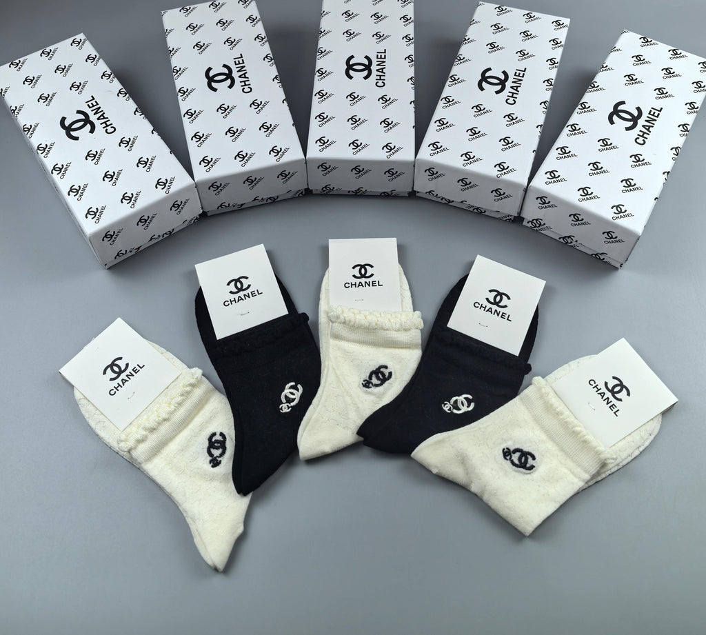 Chanel lace trim small emblem ankle socks - view 2