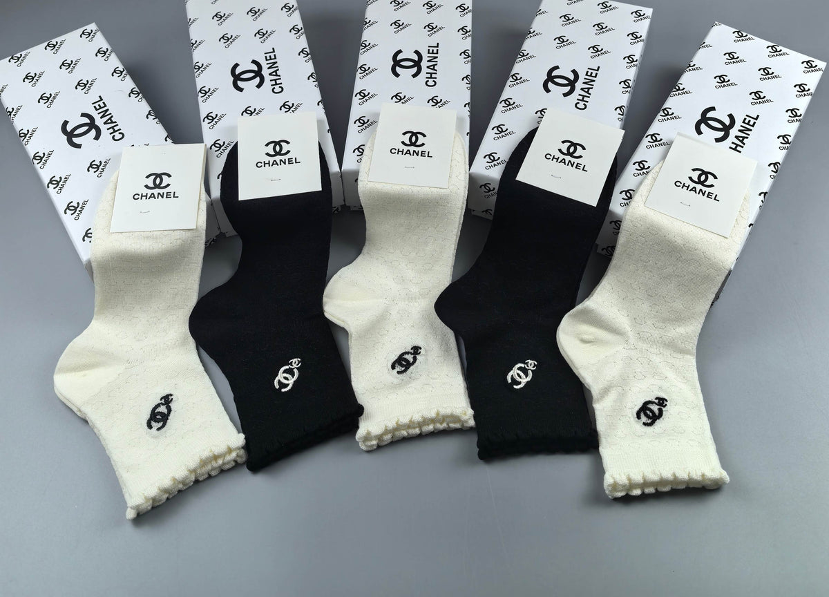 Chanel lace trim small emblem ankle socks - view 5