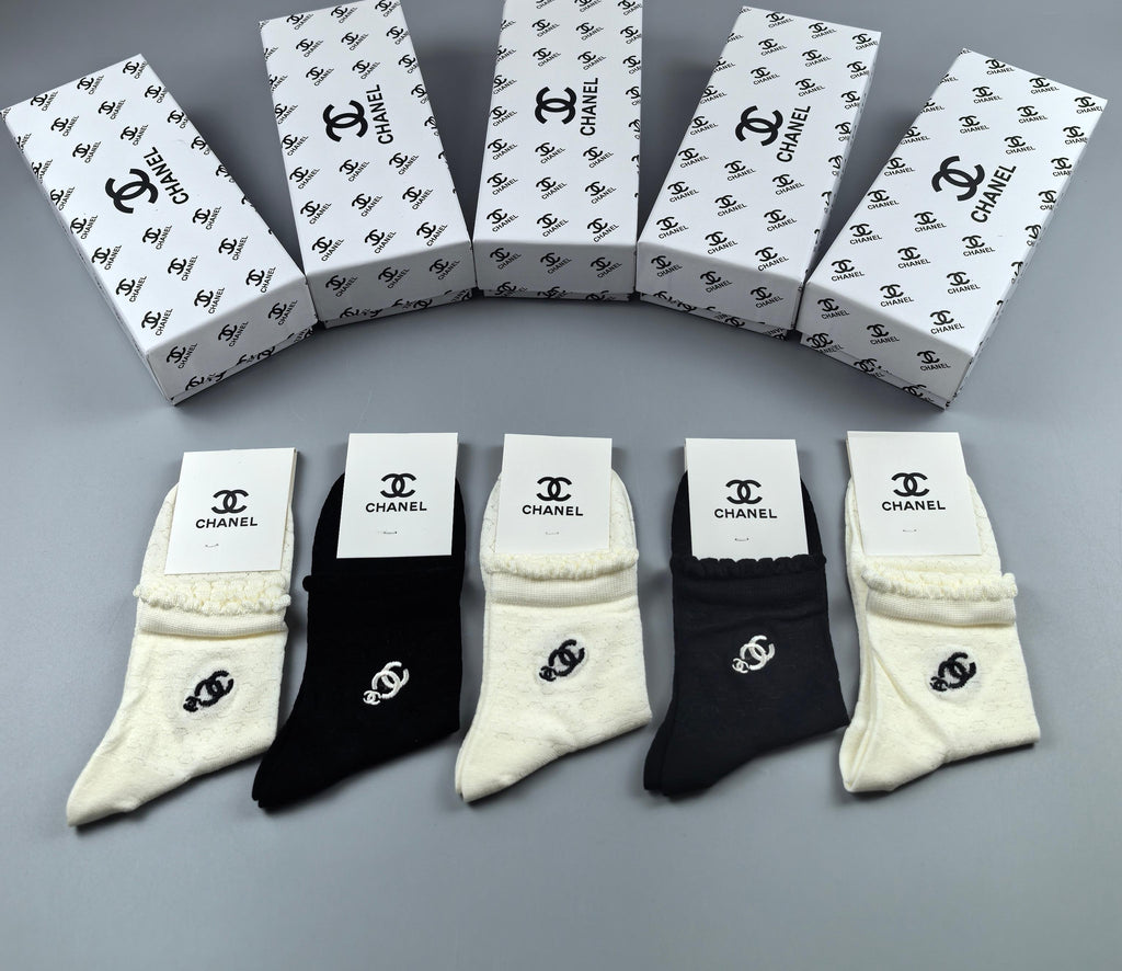 Chanel lace trim small emblem ankle socks - view 9