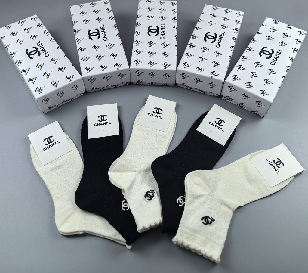 Chanel lace trim small emblem ankle socks - view 6