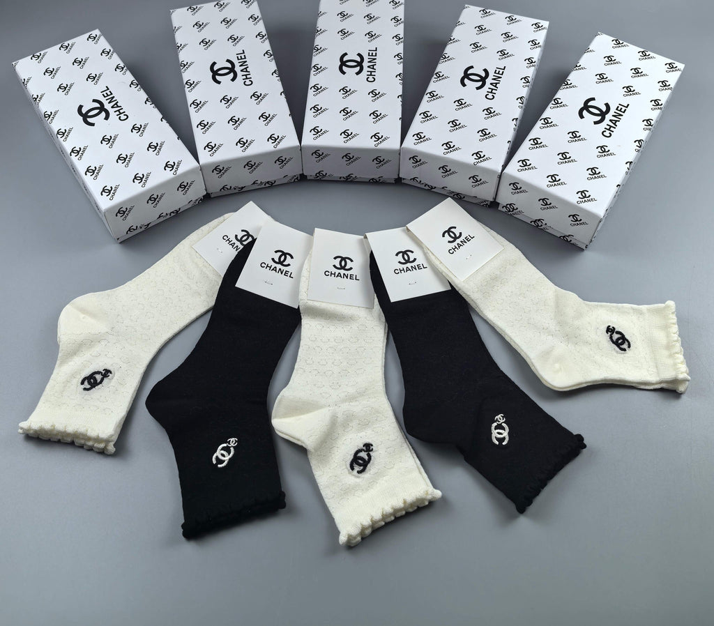 Chanel lace trim small emblem ankle socks - view 7