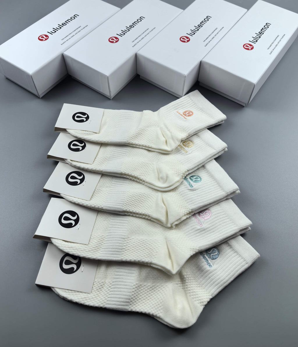 Lululemon white large cuff emblem crew socks - view 1