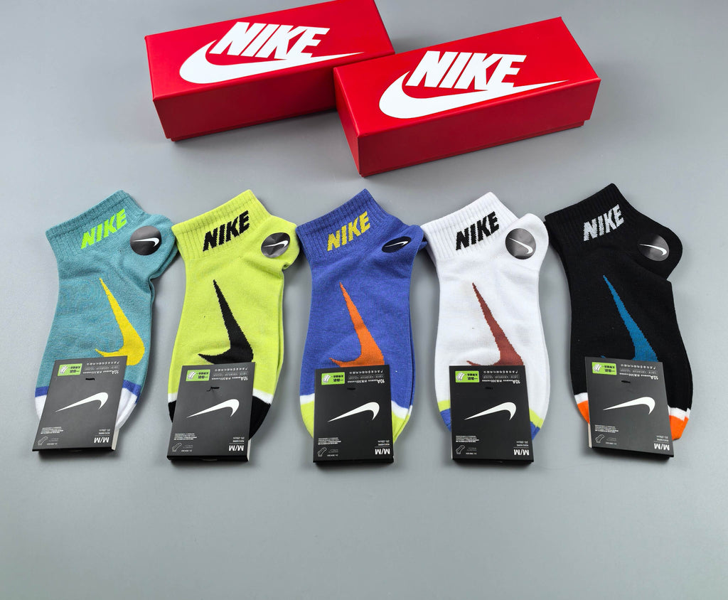 Nike vivid contrast logo ankle socks, image 2