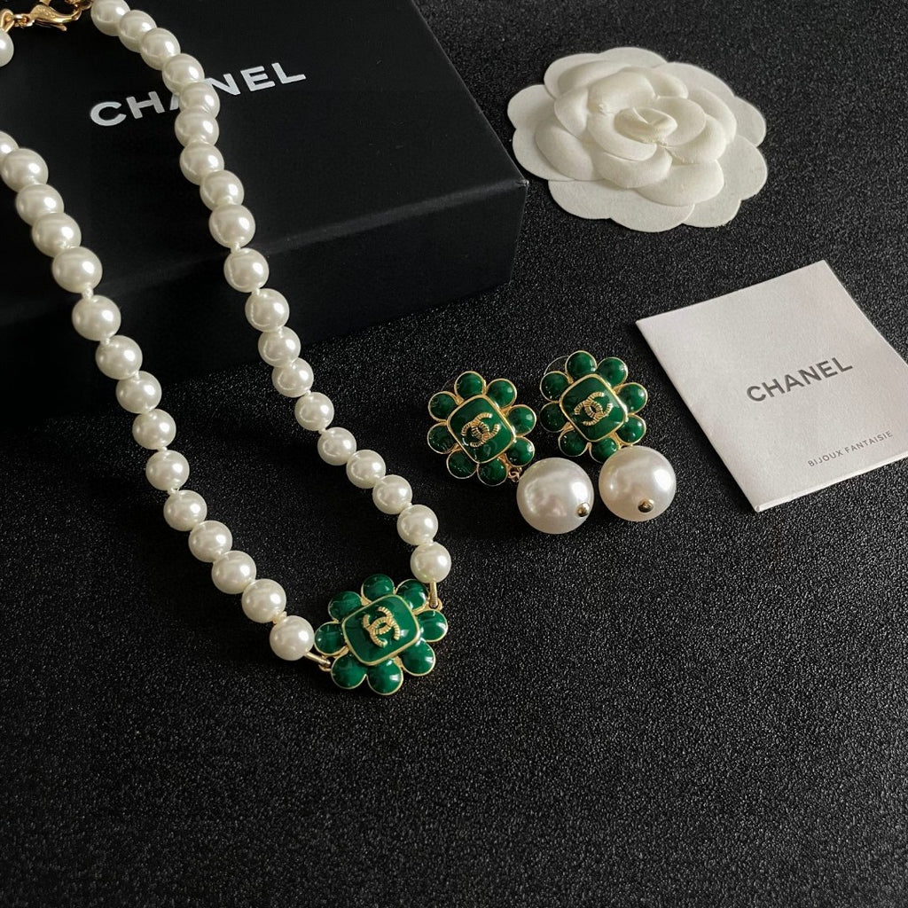 Chanel Interlocking C Pearl Necklace - album image 5