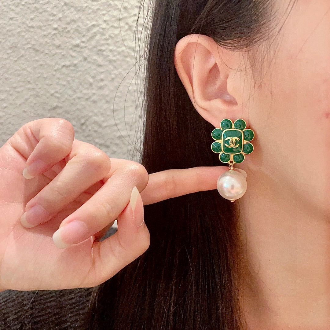 Chanel Interlocking C Pearl Earrings - album image 2