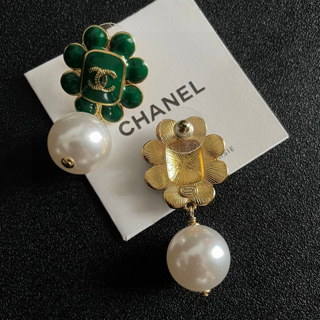 Chanel Interlocking C Pearl Earrings - album image 7