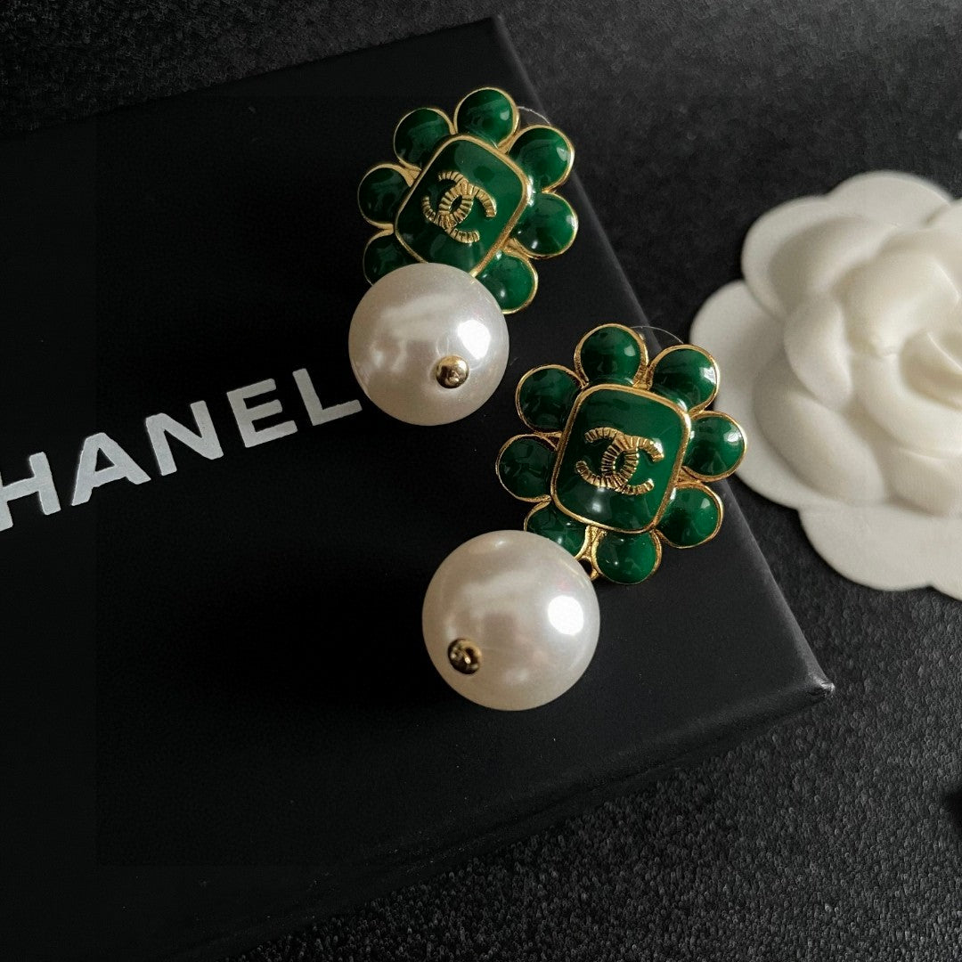 Chanel Interlocking C Pearl Earrings - album image 9