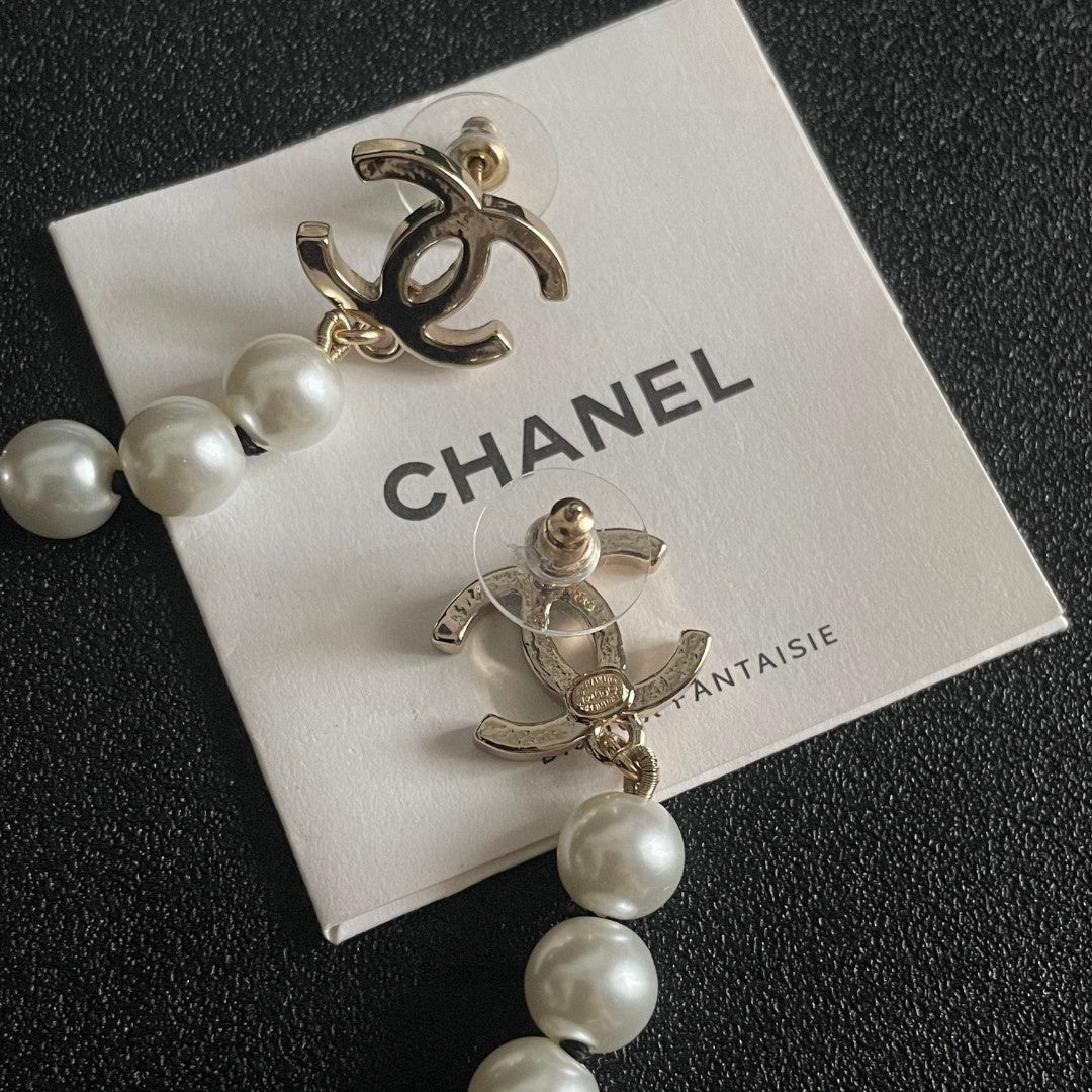 Chanel Interlocking C Pearl Earrings - album image 7