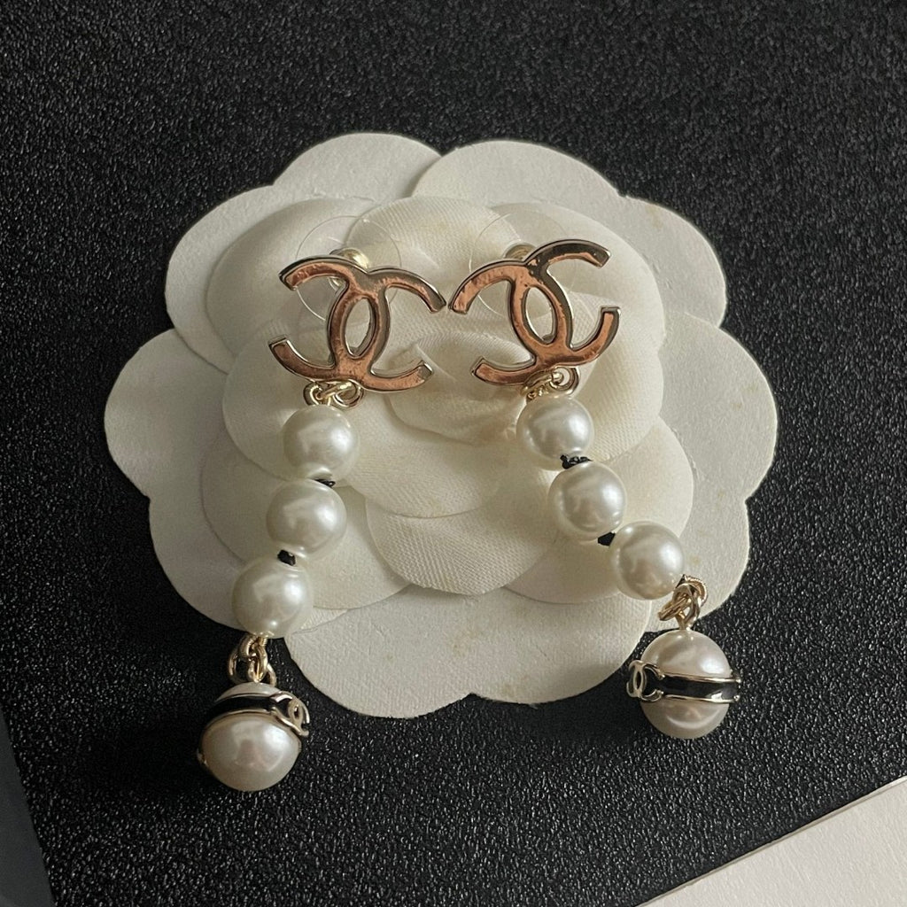 Chanel Interlocking C Pearl Earrings - album image 8