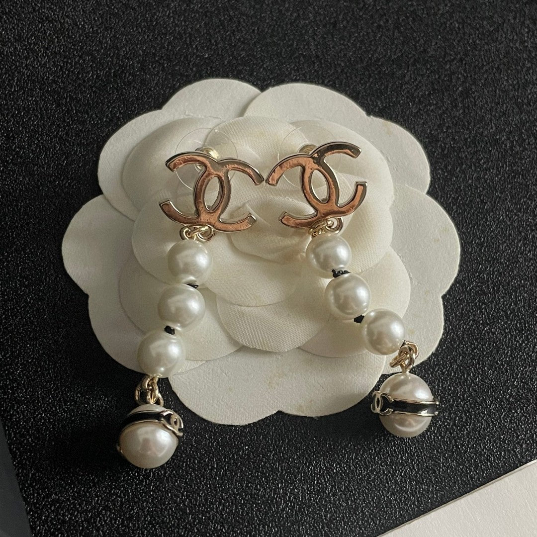 Chanel Interlocking C Pearl Earrings - album image 8