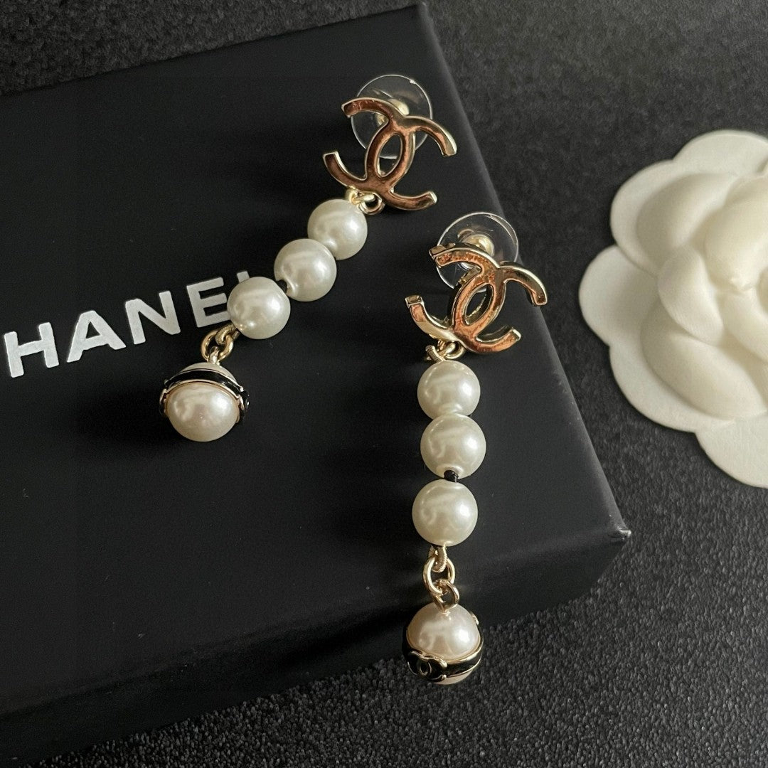 Chanel Interlocking C Pearl Earrings - album image 9
