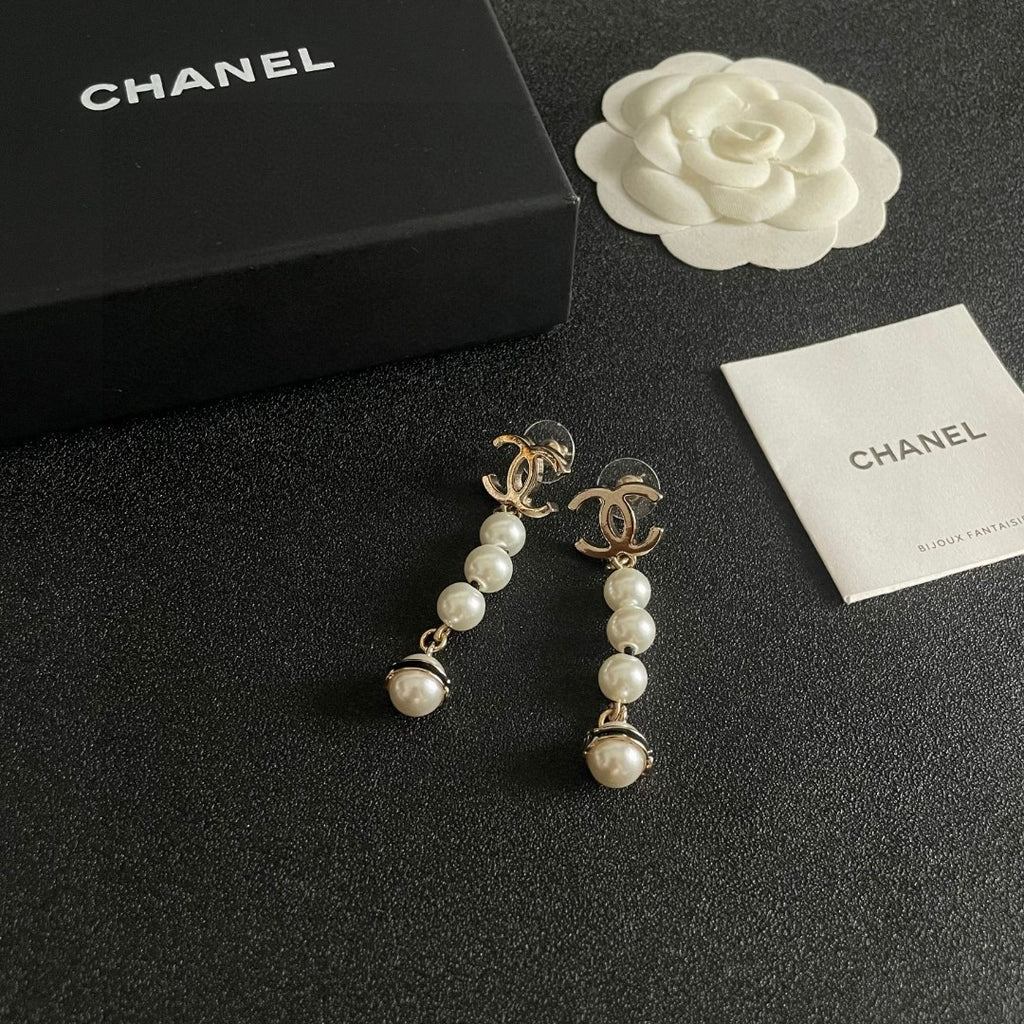 Chanel Interlocking C Pearl Earrings - album image 6
