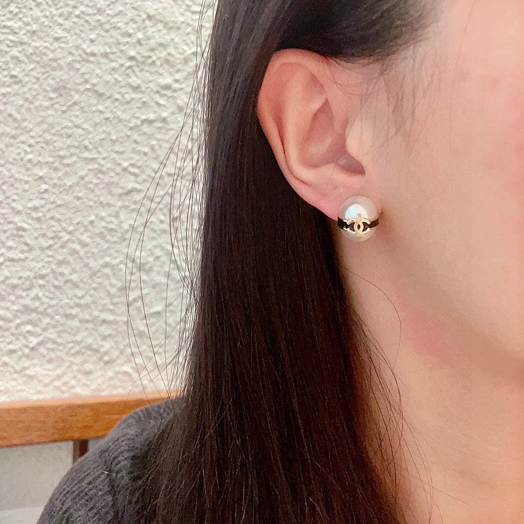 Chanel Interlocking C Pearl Stud Earrings - album image 3