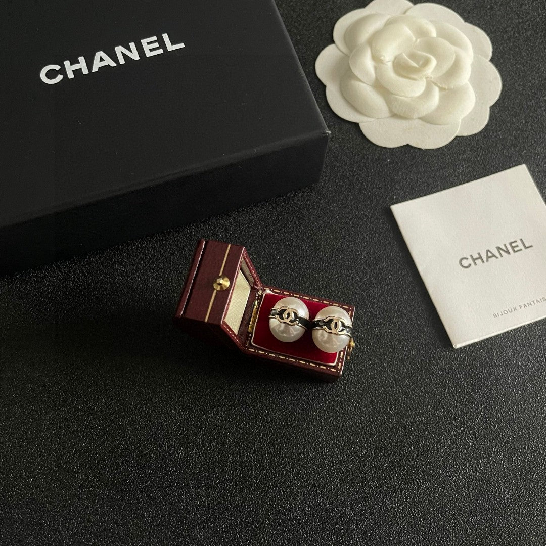 Chanel Interlocking C Pearl Stud Earrings - album image 6