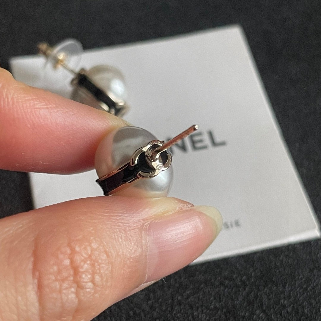 Chanel Interlocking C Pearl Stud Earrings - album image 7