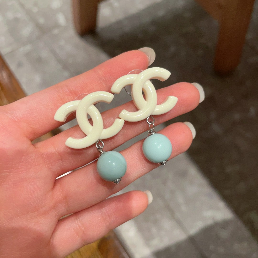 Chanel Interlocking C Pearl Earrings - album image 4