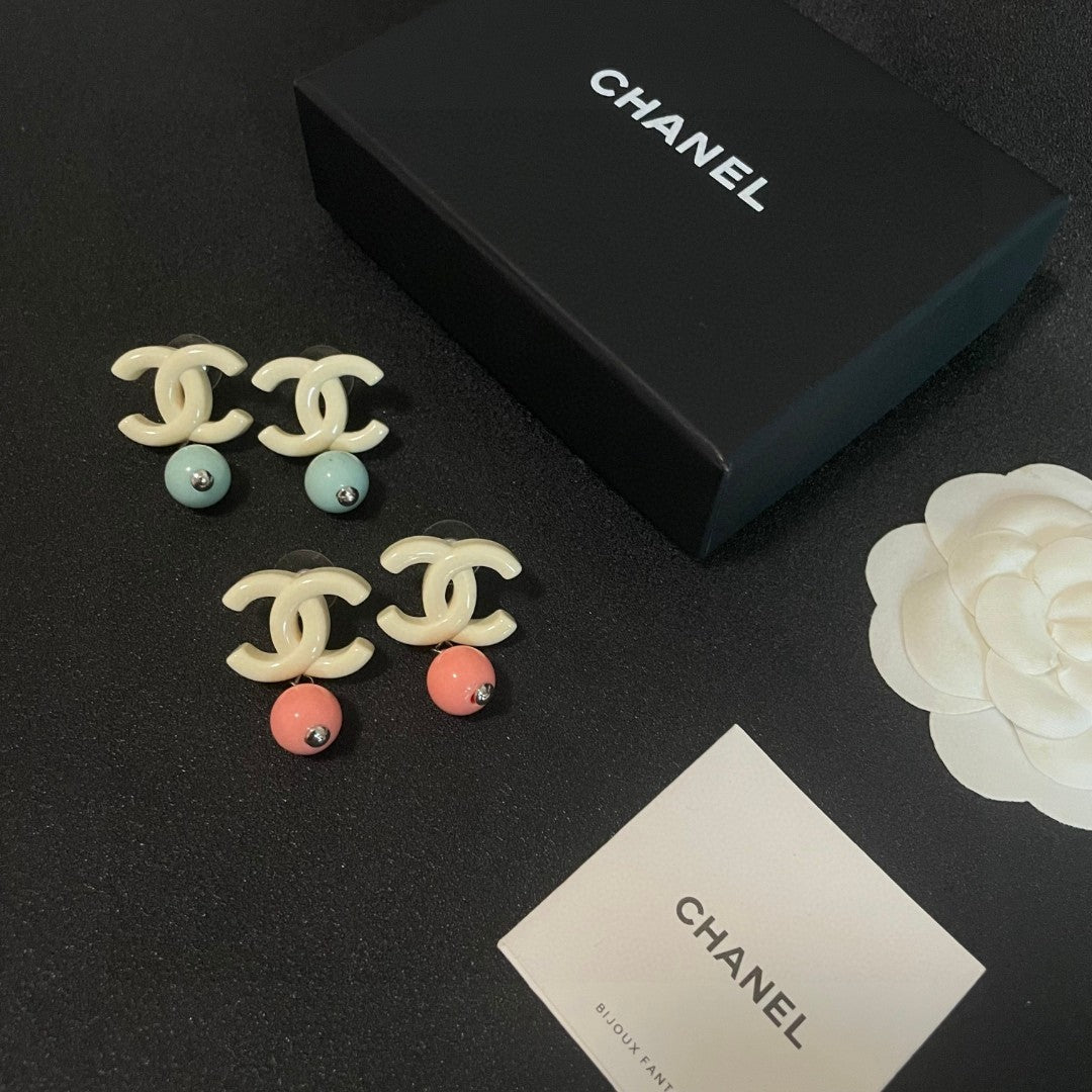 Chanel Interlocking C Pearl Earrings - album image 5