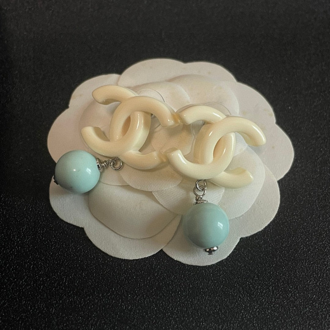 Chanel Interlocking C Pearl Earrings - album image 8