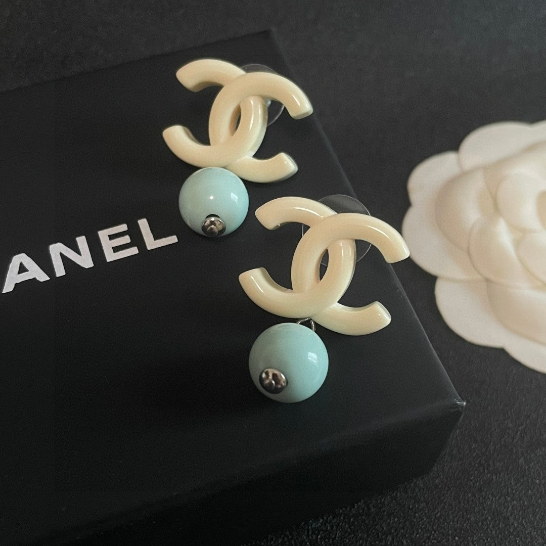 Chanel Interlocking C Pearl Earrings - album image 9
