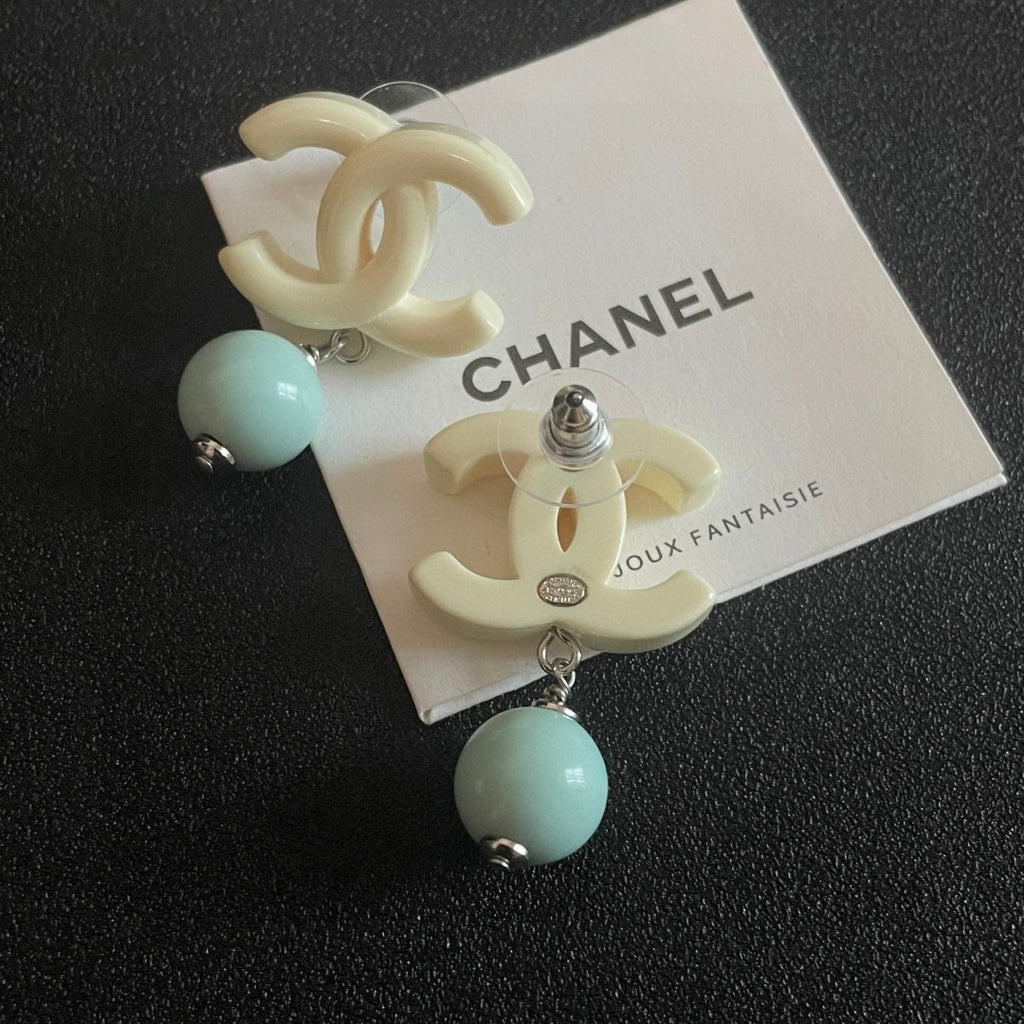 Chanel Interlocking C Pearl Earrings - album image 7