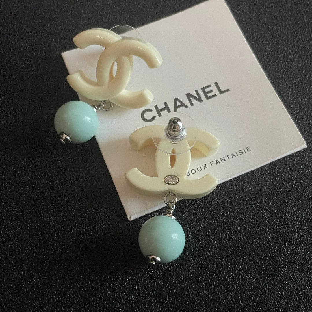 Chanel Interlocking C Pearl Earrings - album image 7