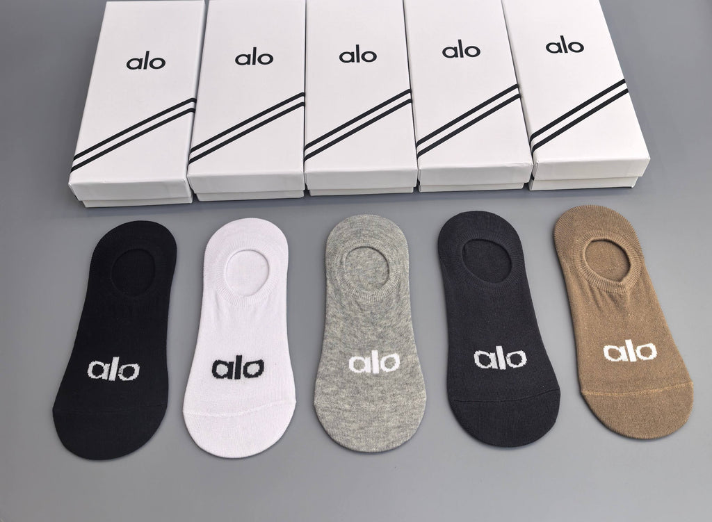 ALO Low Cut Socks with Logo Details in Neutral Colorways - image 4