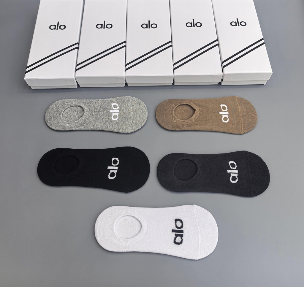 ALO Low Cut Socks with Logo Details in Neutral Colorways - image 5