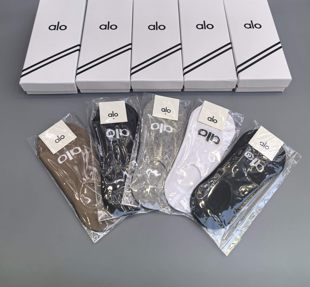 ALO Low Cut Socks with Logo Details in Neutral Colorways - image 3