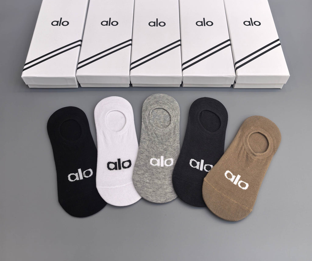 ALO Low Cut Socks with Logo Details in Neutral Colorways - image 7