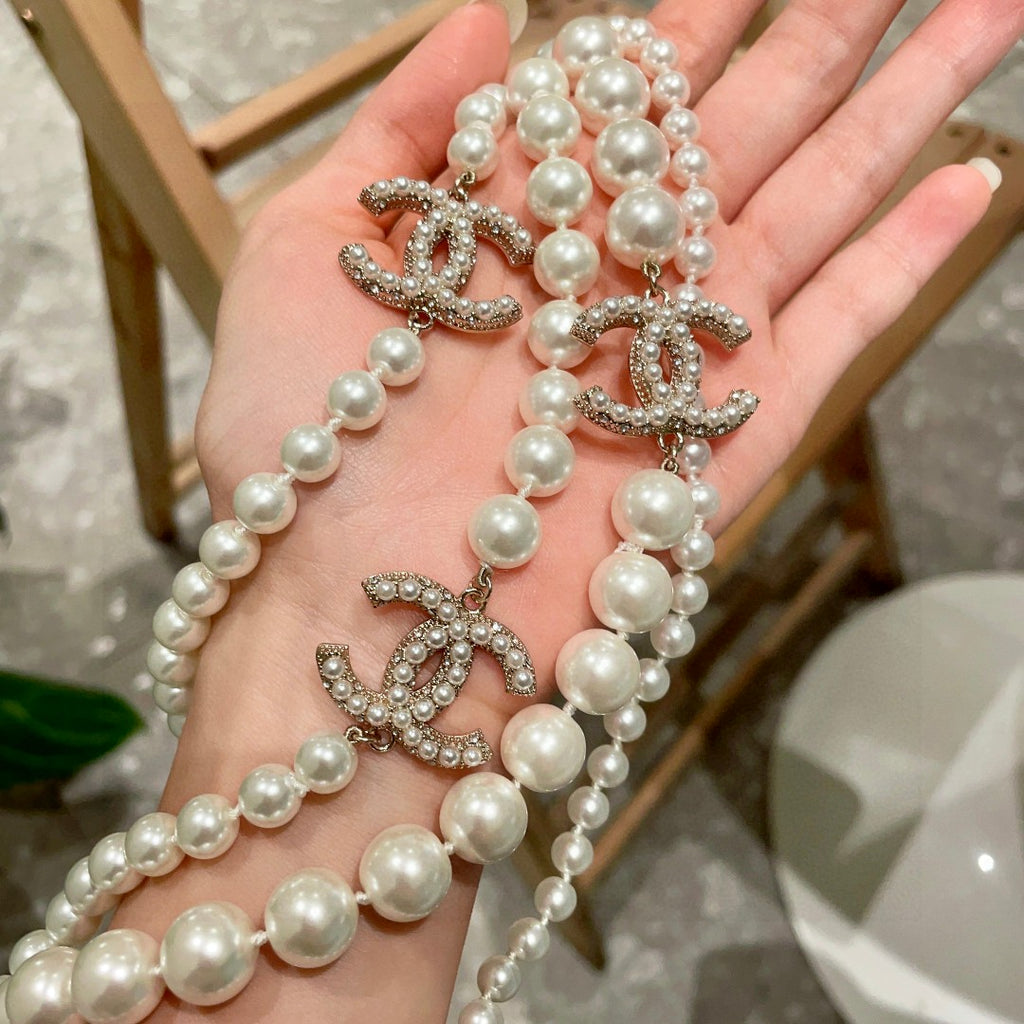 Chanel Interlocking C Pearl Necklace - album image 4
