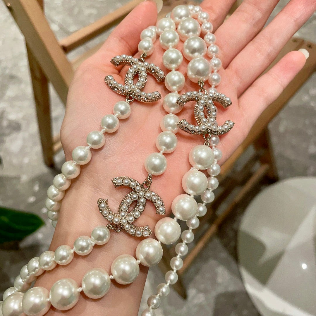 Chanel Interlocking C Pearl Necklace - album image 4