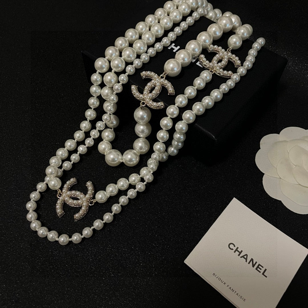 Chanel Interlocking C Pearl Necklace - album image 5