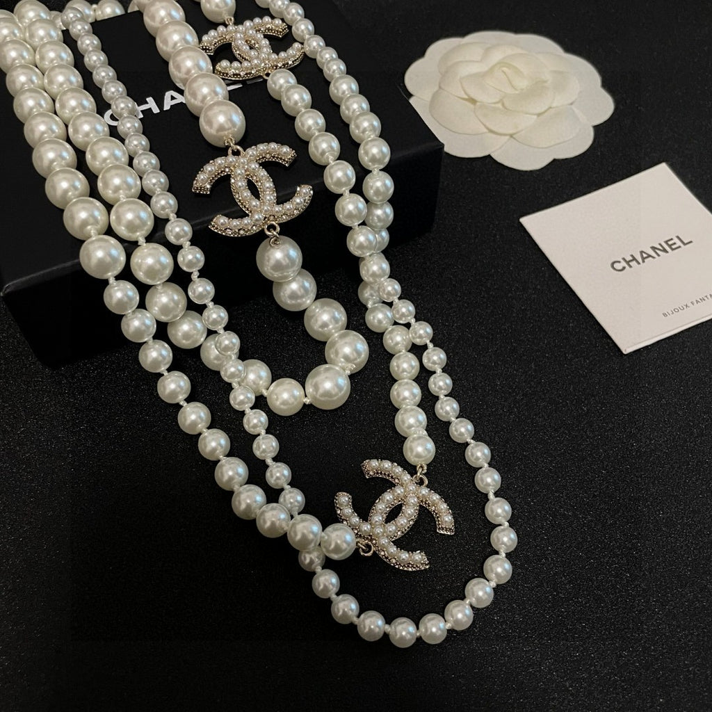 Chanel Interlocking C Pearl Necklace - album image 6