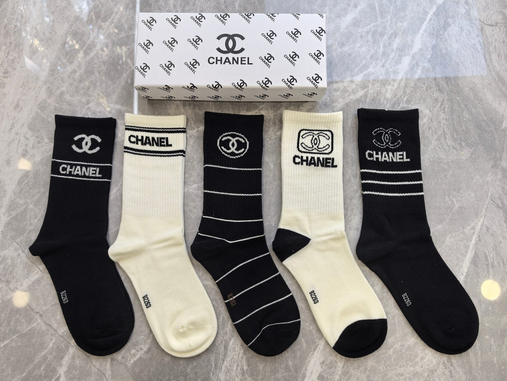 Chanel mixed monochrome cuff graphics crew socks - view 2